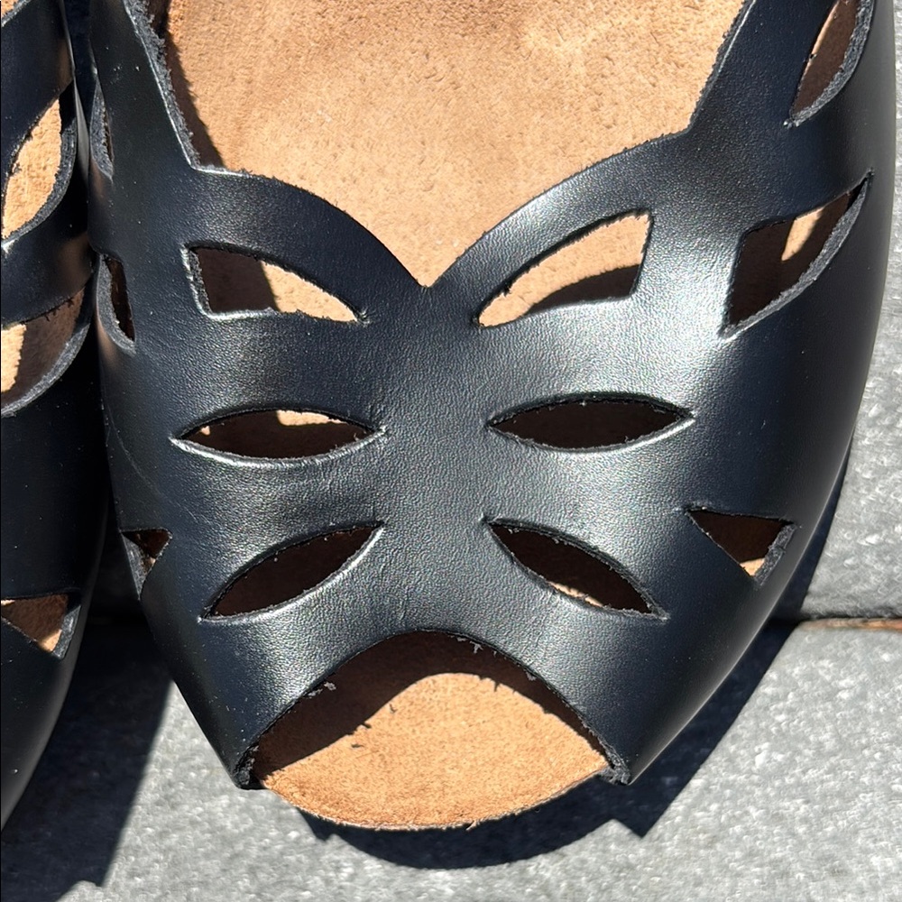 NWOT Lunita Women’s Black Leather Sandals, Peep Toe, Cut Out Design, Size 9 1/2 - Picture 9 of 17